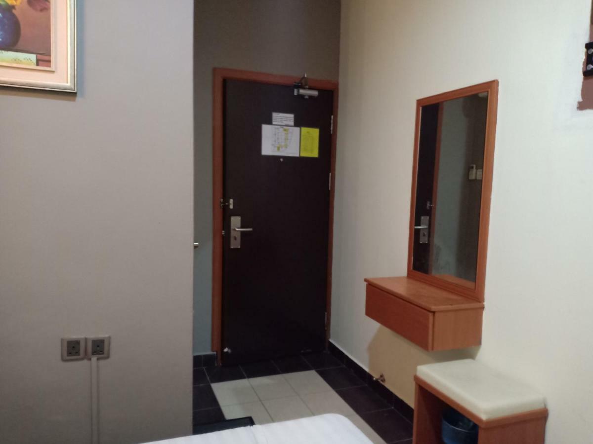 Tc Inn Business Hotel @ Seri Kembangan Buitenkant foto