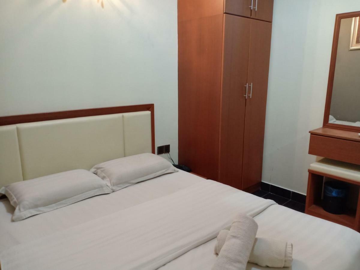 Tc Inn Business Hotel @ Seri Kembangan Buitenkant foto